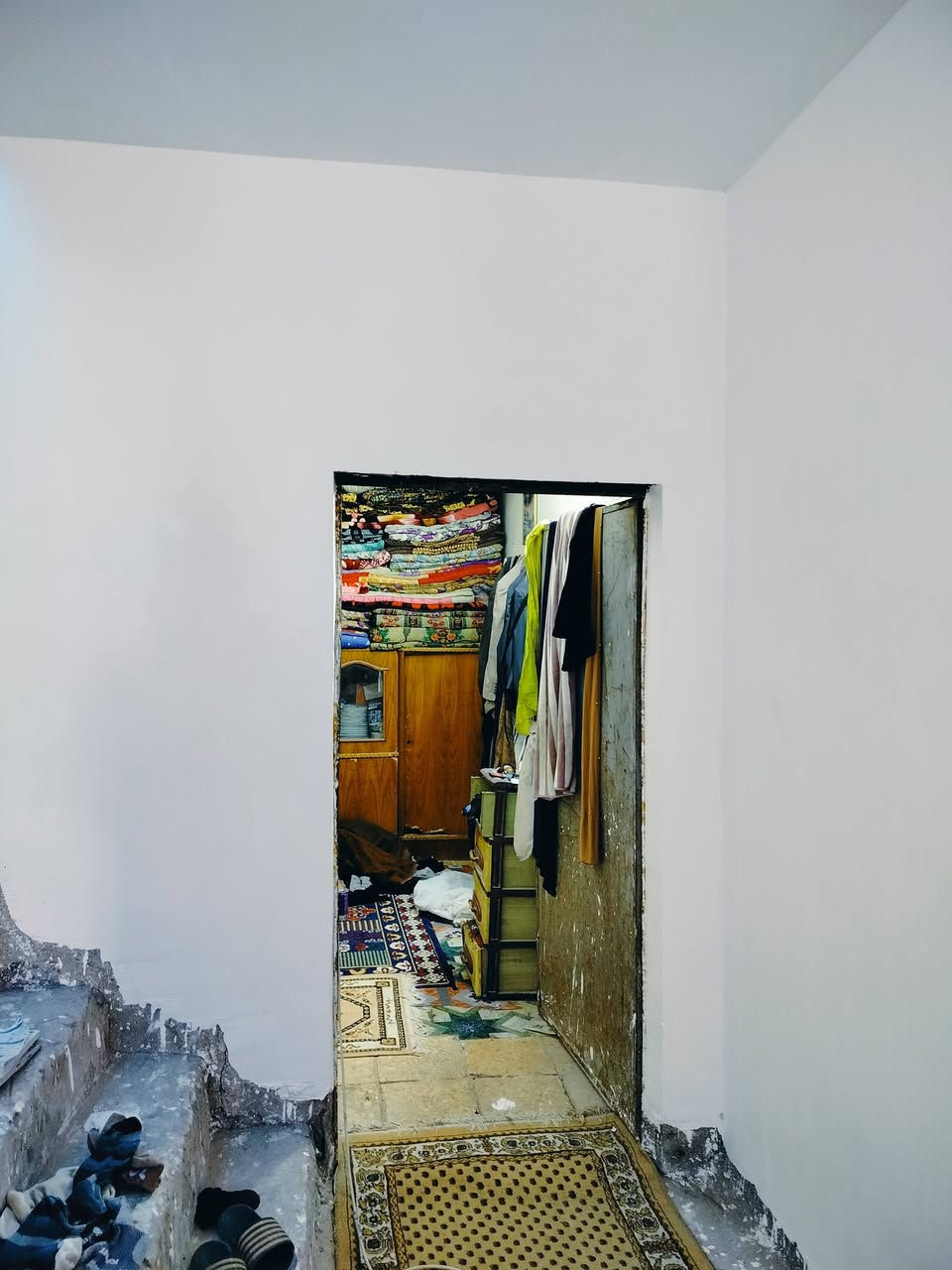 دار للبيع المساحه 103
مغاسل خارجيه وداخليه استقبل وغرفه وصاله
منطقه تبليط وخدمات كامله 
 السعر 80 وبي مجال قليل  
العنوان ديوانيه حي العسكري شارع 30 
وللاستفسار اكثر الاتصال على الرقم ***********
