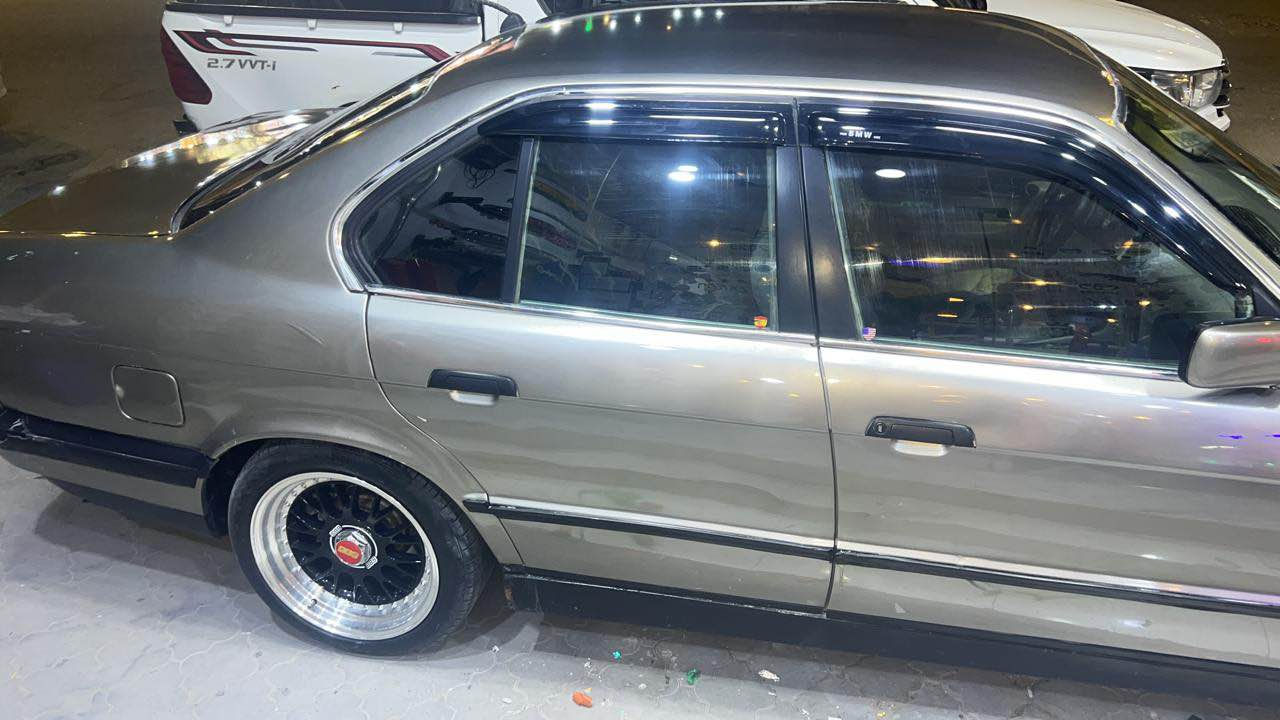 بي ام مكينه 535 موديل 92 مكينه وكير كفاله البدي شوف العين مصبوغه جماليه تخم تاير جديد حداده جديده دواخله جدد باتري جديد كهربائيات كله شغاله تبريد شغال مسجل سستم مضخم كامل جديد  السعر 55 وبيه مجال للاستفسار الاتصال علئ الرقم 
*********** Singapore
