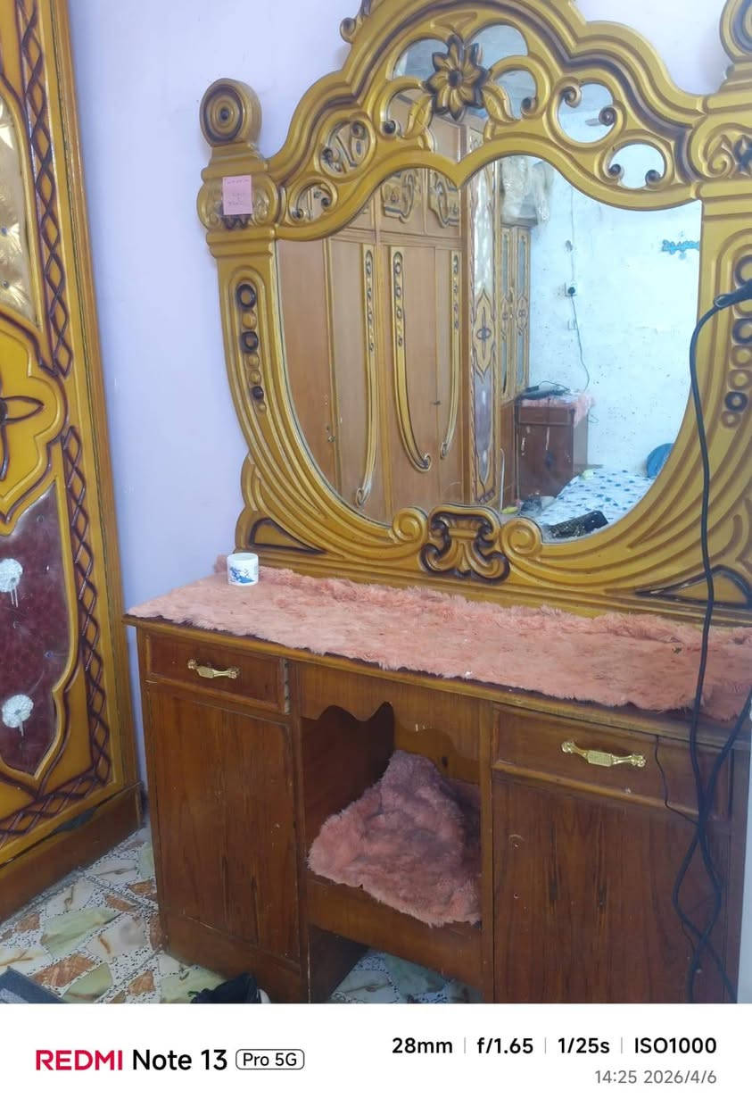 غرفه بدون جربايه مناسبه جدا بيها تعديلات بسيطه
سعرهه ٣٠٠ الف بغداد بلديات
***********
