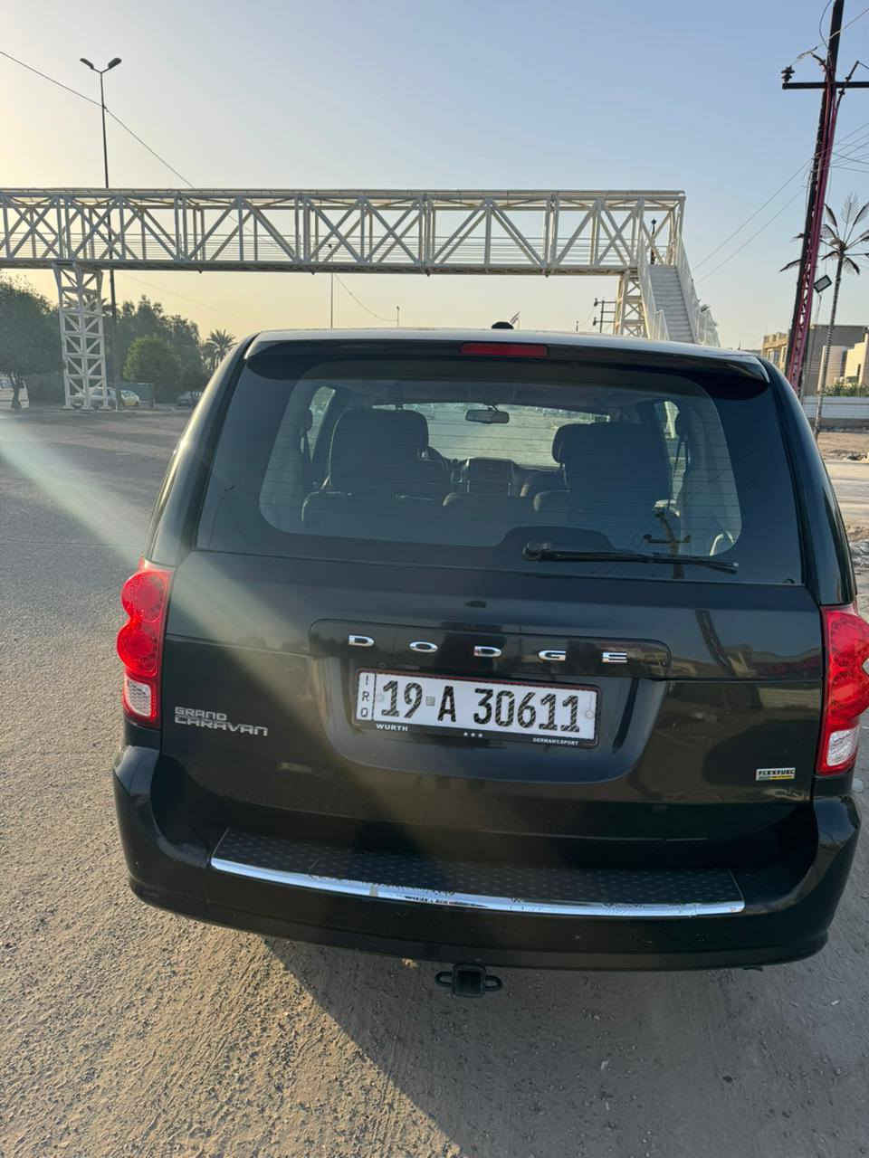 دوج كرفات 2017 للييع نضيفه بيه حادث طخه بالبنيد ومبدل بلادي والجاملغ الايمن بيه بارد  رقم ابو سياره *********** عارضها 153 بيه مجال
