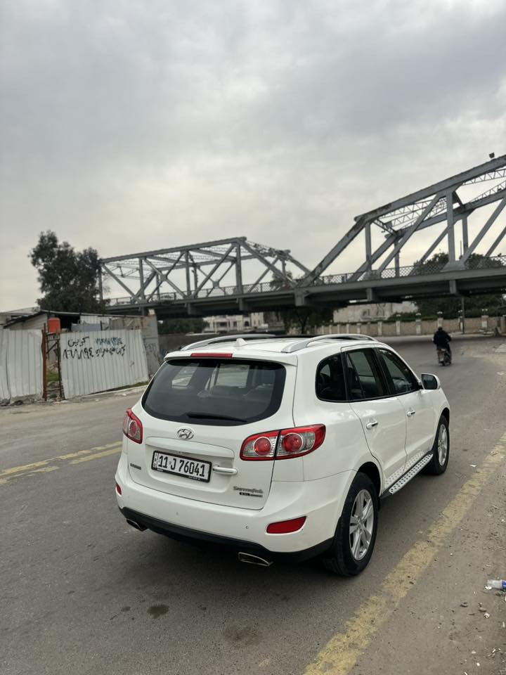 السلام عليكم
سنتافيا 2011 خليجي شركة العامه
بصمه
جلد
كشن كهرباء
تبريد بيانو
7 راكب
3 قطع تبريد
يدات نيكل
ويلكب
محرك v6  دوش
وبعد بيها موصفات
بيها بارد بلبنيد وشوي بلجاملغ
وصبغ دعاميه فقط
السونار بلمنشور
ماشيه 140KM
السعر 158 وبيها مجال بسيط حك الجيه
مكاني بغداد 
***********
