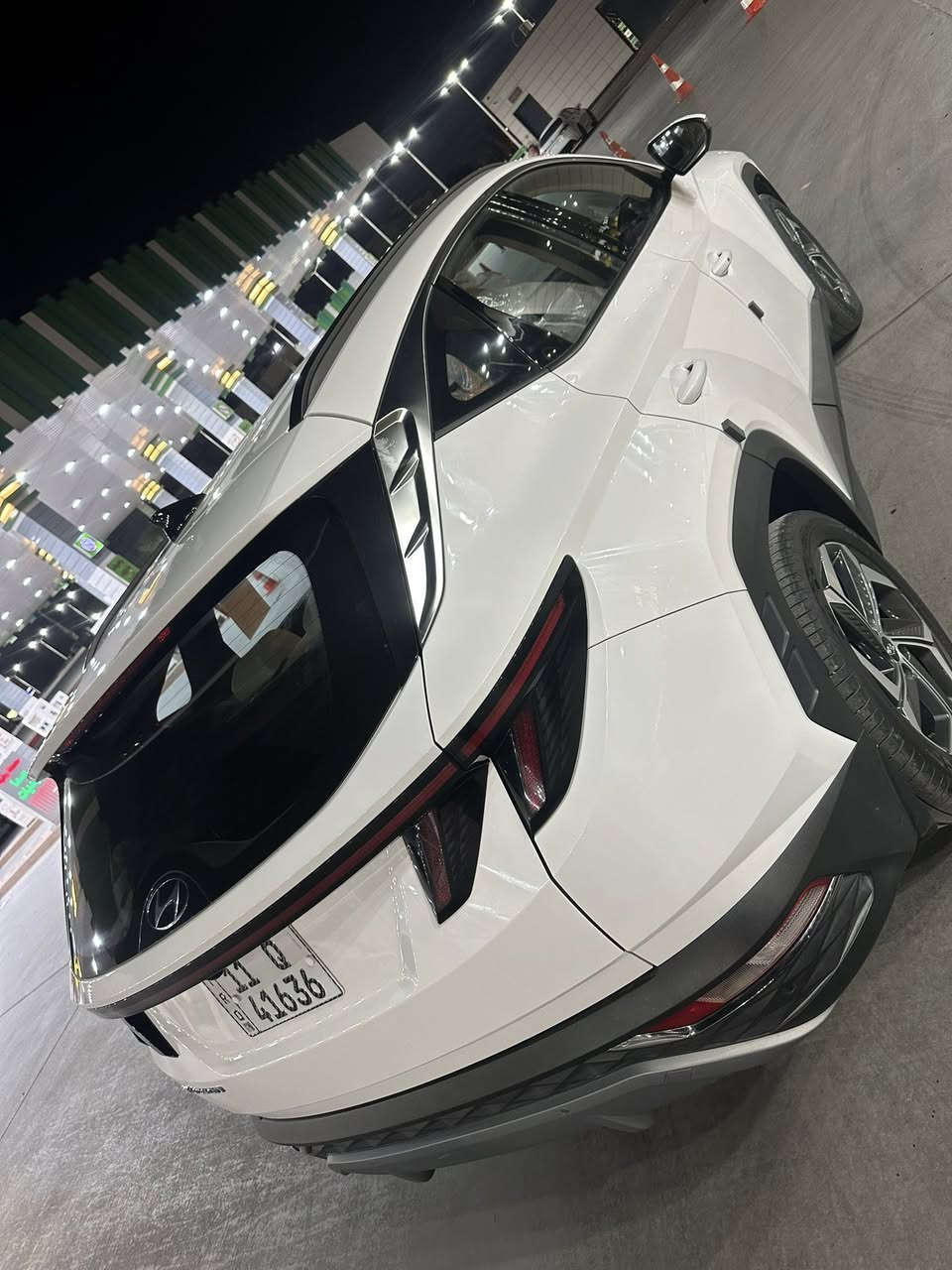 السلام عليكم
للبيع 

توسان خليجي (ضمان شركة الاولى )

موديل 2024 

ماشيه 23km

فول عدا الفتحه 

دشبول ايباد 

كشنات جلد +كهرباء

ويل 19 

صندوق كهرباء 

شرط فحص سونار 

 صار عندي شخط ب أسفل باب السائق والخلف

صلحته بارد وصبغته 

السعر 195

مكاني بغداد 

      اتصال او واتساب 

       ***********
