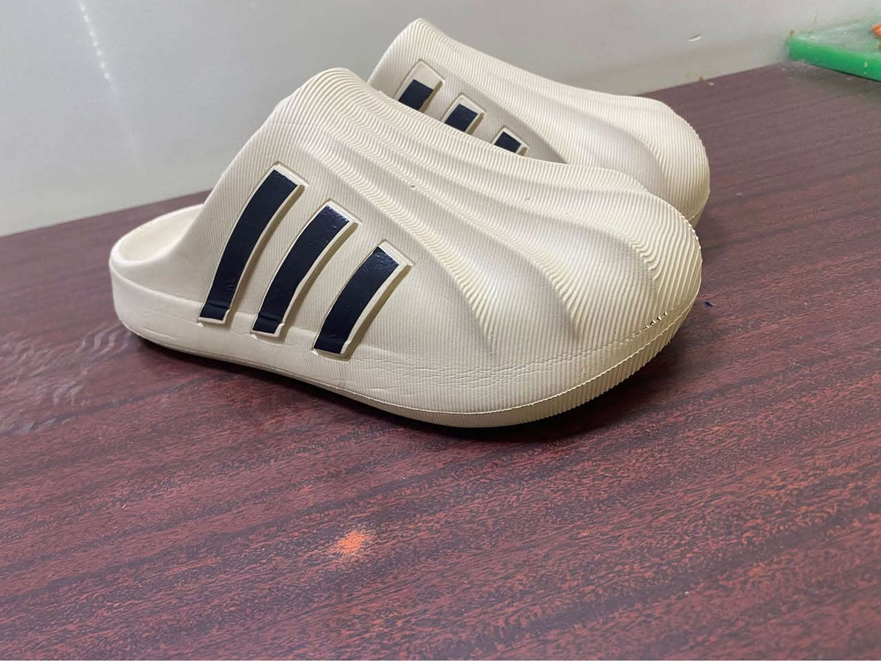 السلام عليكم 
كروكس اديداس جديد 
قياس 42
السعر 7 الاف 
مكاني بغداد بلديات 
رقمي ***********
يوجد توصيل 🚚 بغداد, العراق
