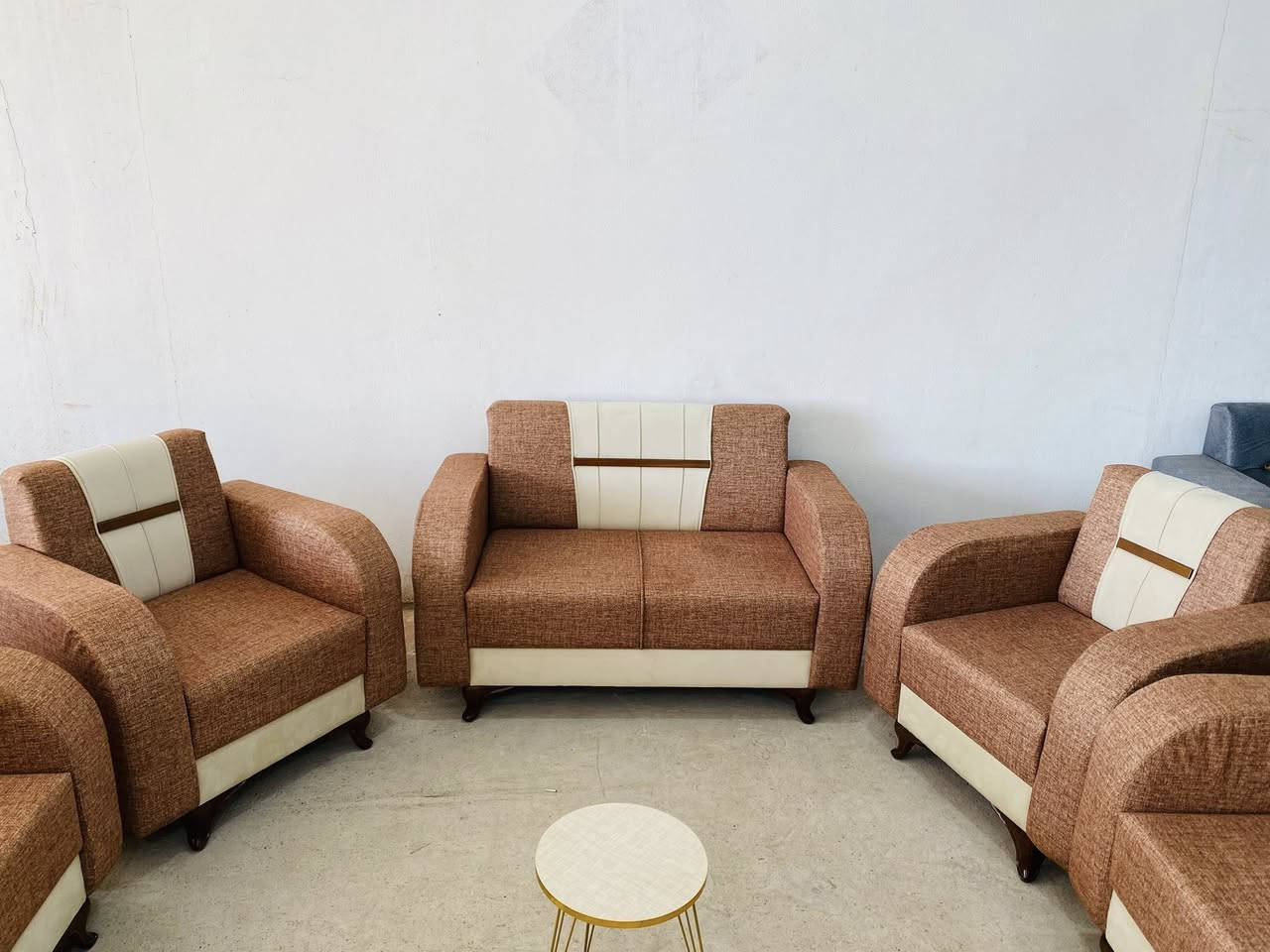 اللهم صلي على محمد وآل محم
يقدم لكم معمل الجنابي لتصميم التخامه وتفصال الدواوين حسب الطلب والمسافه البيع بنضام 

النقد والقسط لحاملي ماستر مصرف الرافدين فقط 

وفرنه الكم توصيل مجاني وهديه سيت طبلات مع التخم متكون من ثلاث قطع 

العمل تزكام 100/100

بلوك اسود ثقيل 💯

لوح جام روسي 🇷🇺

قماش مبطن خامه ثقيله تركي🇹🇷

سفنج مميز اول مؤسسه اصلي💯

كل العليك تجي وتشوف العمل بعيونك وتختار الموديل واللون والباقي علينه 

والصدمه بكل هاي العروض السعر تفضلو خاص او الاتصال على الرقم التالي*********** 

العنوان واسط العزيزيه الشارع العام قرب محطة دجله مجاور مشروع عويد
