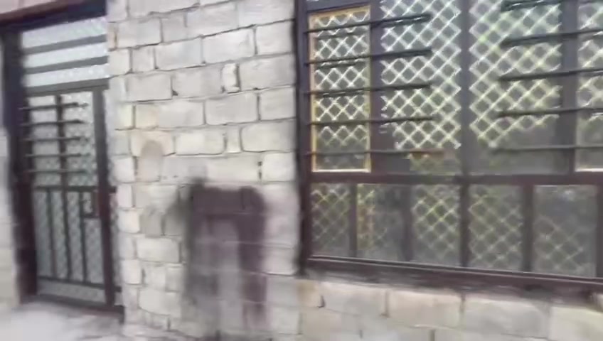 السلام عليكم دار البيع مساحته الكلي 300 والبناه 144 
غرف 2
حمام
مطبخ 
صاله بدون البخ 
 استقبال بدون البخ
مكان البيت قرب سيطرت الج بشارع جامع  عتره المصطفى منطقه سويدي السعر مناسب الرقم ***********
