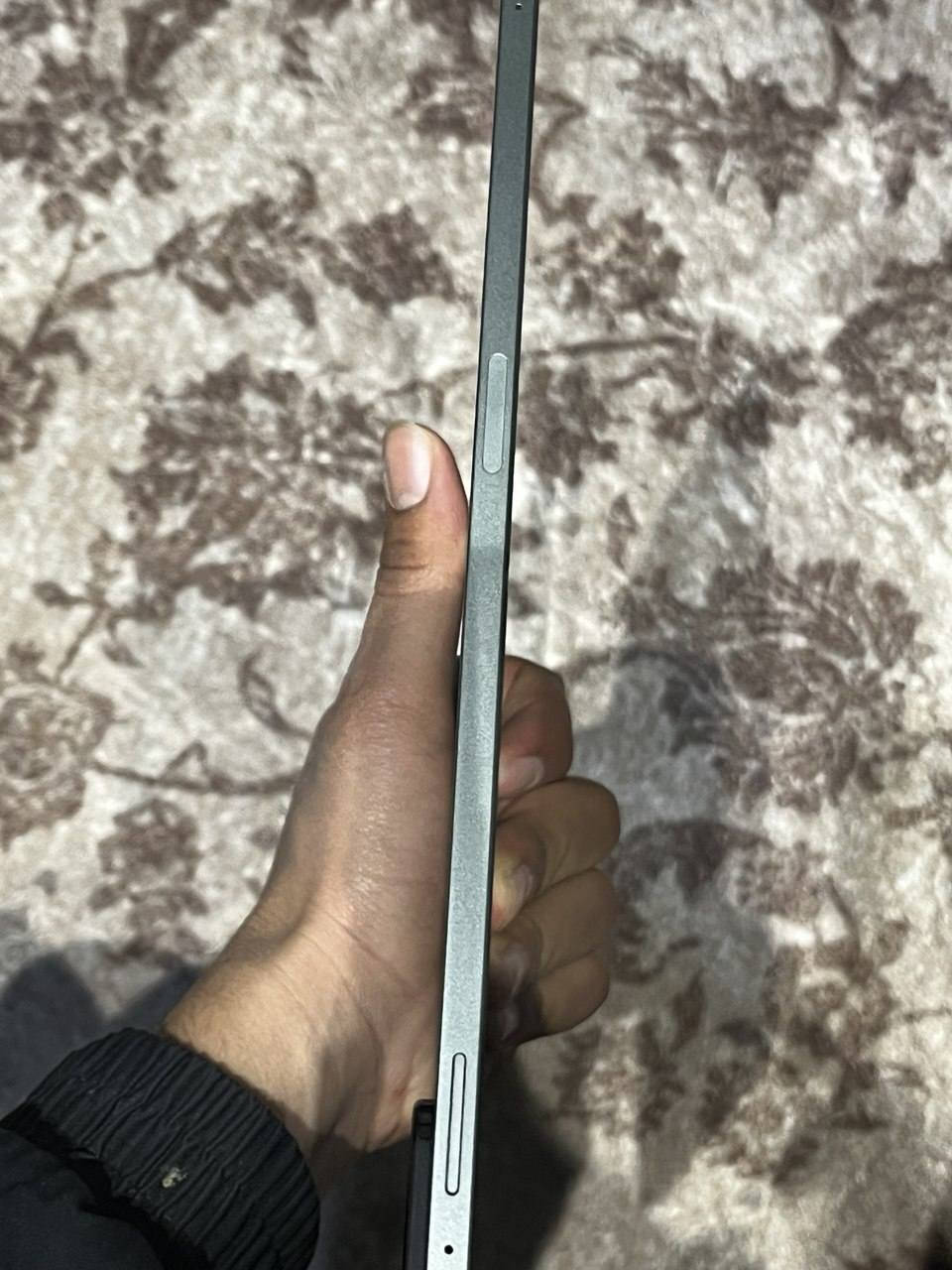 هذا الجهاز هو Xiaomi Pad 6.
يدعم ١٢٠فرم في بيجي ايباد مشحون فقط ٢٥ مره
الشاشة: شاشة بدقة 2.8K الفائقة وبحجم 11 بوصة.
ذاكره ٢٥٦ 
المعالج: معالج Snapdragon 870 لتوفير أداء قوي وسريع.

البطارية: سعة طاقة عالية تبلغ 8840 ملّي أمبير في الساعة.

ميزات إضافية: دعم شحن بقوة 33 واط، وشاشة بتردد تحديث 144 هرتز.
ملحقاته كامله


**إذا كنت صاحب هذا الإعلان وتريد حذفه لأي سبب، رجاءا أرسل رسالة إلى الدعم الفني**