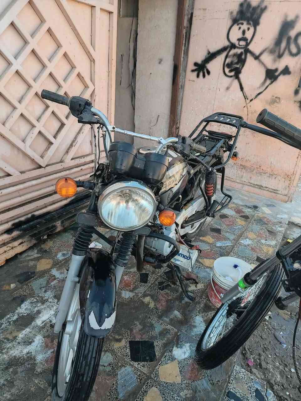 سلام عليكم بوكسر مديل 21 دراجه كامله بسمن من المعرض يرادله كابريته غسله جانت محجوزه   سعر 600 وبيه مجال مكاني كربلاء حي الحر ***********
