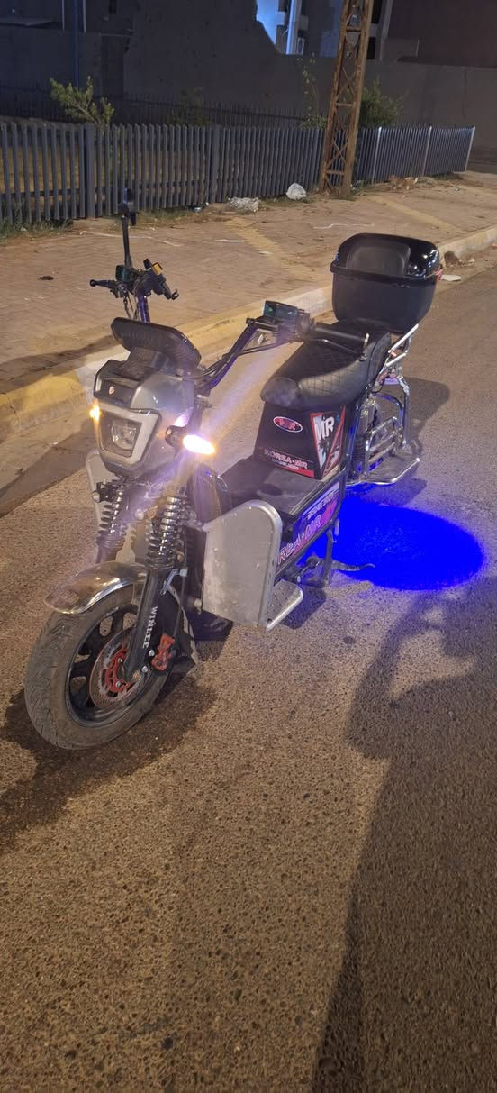 موطور شحن 6 بطاريات صارله 3 اشهر من اخذته سعر 400 وبي مجال   ***********

