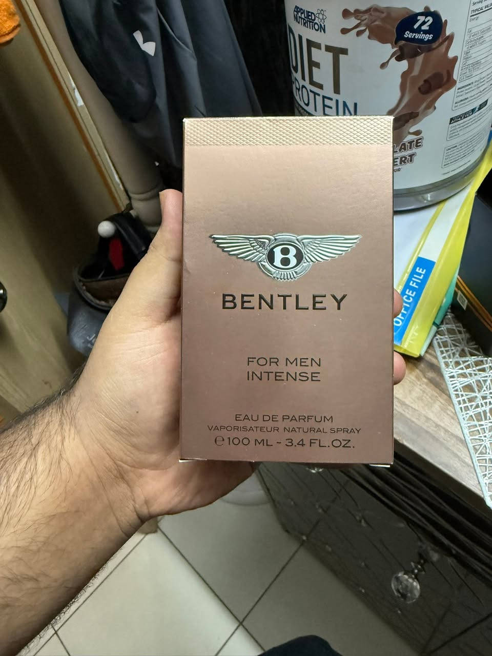 للبيع مجموعة عطور أصلية (أداء قوي جداً):
 Paradis Des Sens - Ecstasy: (صيفي، تيستر، مستخدم 10 مل فقط) السعر 95,000 دينار مع التوصيل.
 Bentley For Men Intense: (استخدام 4 رشات فقط) السعر 45,000 دينار مع التوصيل.


**إذا كنت صاحب هذا الإعلان وتريد حذفه لأي سبب، رجاءا أرسل رسالة إلى الدعم الفني**