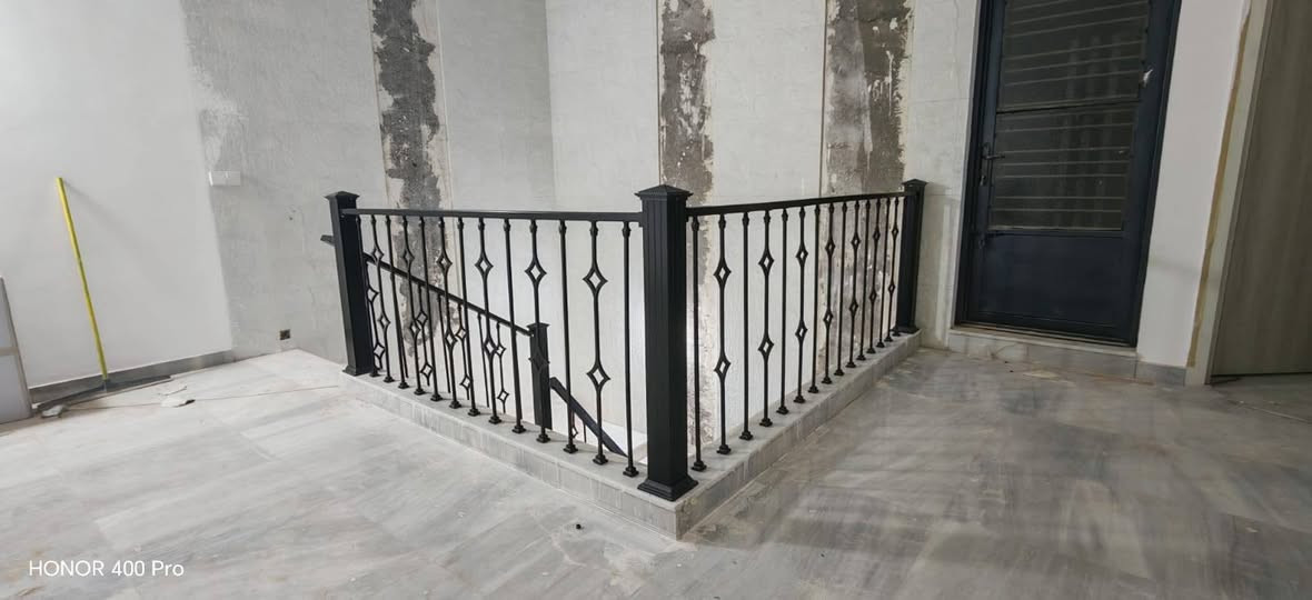 🌹 نيـــــــزكــــــ بــــغــــداد 🌹
 للمـحجـرات المـلكيـة والـزجاج المـقسى للالمنيوم والمـحجـرات التركيـه : 

لعمل وتركيب كافة المحجرات الجام والانواع الاخرى.. 
يسرنا ان نعرض لكم منتجاتنا من المحجرات الألمنيوم والجام المقسى 10 ملم مسكرت ضد الكسر المميز بتصميماته الجذابة والفريدة وبأنسب الأسعار.

#كوادرنا تحت أشراف👷مهندسين مختصين في مجال الألمنيوم والجام المقسى وذو خبرة لا تقل عن 20 سنه

🔥محجر cnc حديد الارتفاع 1 متر 🔥

قبضه دائري او مربع الاسود
$ سعر المتر 70 الف
$سعر الدنكه 70 الف
#ملاحضة؛؛؛ 🔥ضمان محل 100٪🔥

#اعمالنا كافه المحافضات الحبيبة
#فقط تنضاف كروه على ابو البيت
#وللاستفسار بأمكانكم التواصل معنا  على
#الهاتف *********** ☎️☎️
#الهاتف *********** ☎️☎️
#الواتساب *********** 
#عنوان حي اور تقاطع الفلسطيني بتجاه نادي النفط📌
