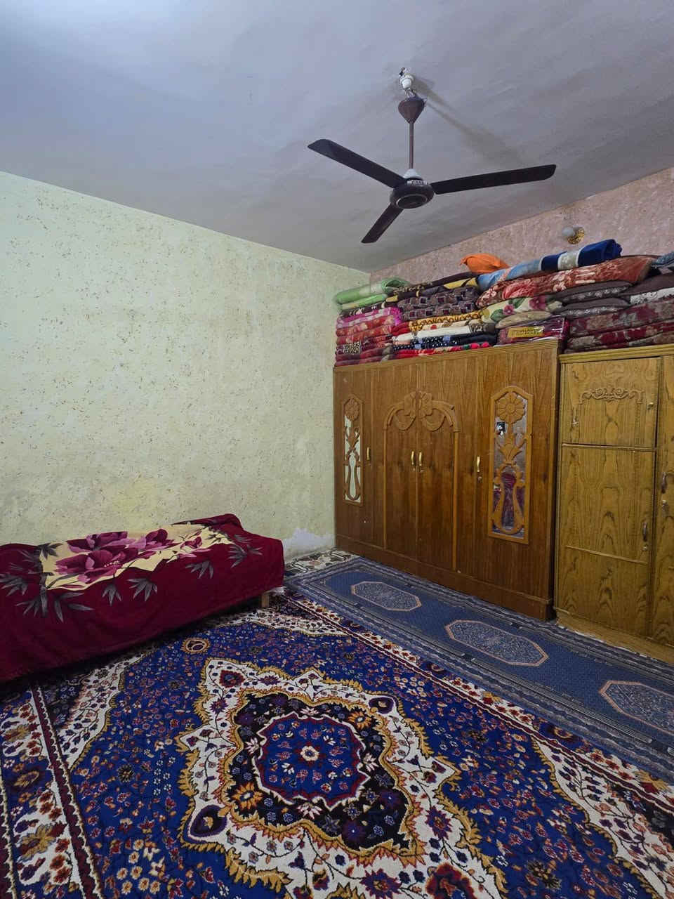 دار للبيع منطقة مغربه قرب مدرسه الغزالي المساحة ١٤٠ متر ثلاث غرف نوم السعر ١٣٥ مليون ***********
