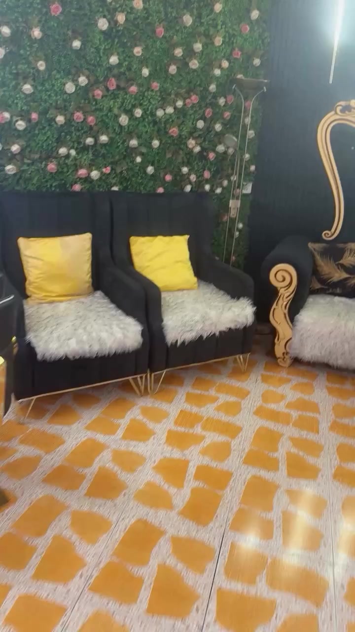 سلام عليكم غراض صالون للبيع واتسب ***********
