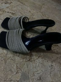 كعب • مقاس ٤٠ • توصيل