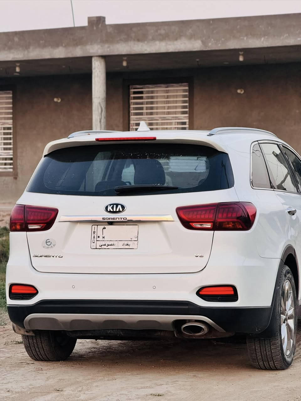 السلام عليكم ورحمة الله وبركاته
🏷️ للبيع  
نوع السيارة : كيا سورينتو Kia Sorento 
سنة الموديل : 2020 
الفئة : GT LINE 
سعة المحرك : 3600 - V6 

⭐️بأسمي رقم بغداد تحويل ثاني يوم 

🎖️ المواصفات : 
- تحكم ستيرن 
- كراسي الأمامية كهرباء 
- تدفئة / تبريد 3 قطع 
- تدفئة / تبريد كراسي 
- مثبت سرعة 
- رادار 
- سماعات محيطي 
- سايد بريك كهربائي - Sidebreak 
- كاميرات 360 درجة ( امامي - جانبي - خلفي ) 
- مري شفط 
- تشغيل عن بعد 
- شاحن لاسلكي - Wireless
- صندوق كهرباء 
- ويل حجم 20 
- شاشة ابل كاربلاي - Apple CarPlay
- تخم تاير جديد 
- تخم حدادية جديد ( امامي - خلفي ) 
- نظام ترحيب 
- سقف بانوراما - panorama
- عداد المشي : 100,000 km
- نظام فور ويل ALL WELL DRIVE 
- داخل نضيف جداً 
وبعد بيها هواي مواصفات ما مذكورة 
• مكفول كفالة عامة 
( السيارة ما متعوبة استخدام خاص ) 
📞 للاستفسار اكثر : 
*********** 
***********
واتساب - اتصال
