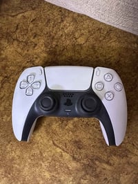 ps5 slim اوربي استخدام اقل الشهر جديد حرفياً كارتونه موجوده وكامل ملحق...