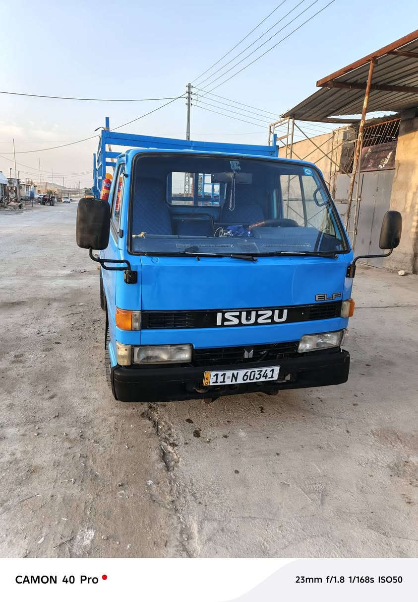 السلام عليكم للبيع ازوزه ١٠٥  سياره كلش نضيفه محرك شاصي كير كله جديد تخم تاير جديد الاستفسار الاتصال ***********
