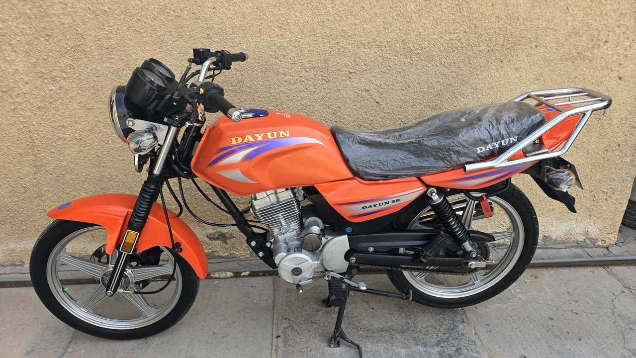 دايوان عضم موديل 2023 طالعه بل 2024 وكيل ثامر خلخال الجوهره وصل معرض ثامر خلخال الجوهره موجود اوراق اصليه وكامله وبسمي مكينه شرط الفحص برغي مامفتوح بيها شلعه وتراي ونعومه خير من الله ودراجه نضيفه ونضافته كدامكم بلصور رايدها 1350 وبيها مجال بسيط للشراي مكاني كربلاء اليريده يتصل ويدلل 
***********
