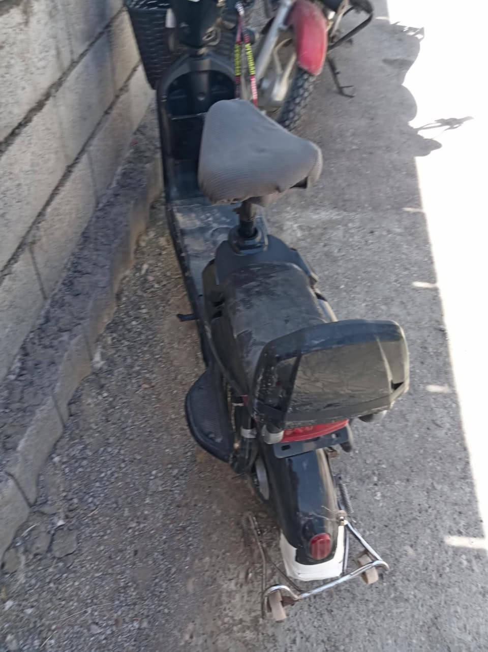 السلام عليكم دراجه شحن فول على فول البيع  الدراجة ما بيه اي شي السعر خاص هاذا الرقم ***********وبي واتساب
