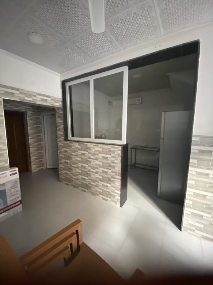 شقه للإيجار 
المساحة110 متر 
غرفه وصاله 
بناء حديث العنوان حي الملايين قرب شركةالاخشاب بعد جامع حسنين
للتواصل***********
