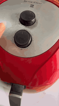 قلايه هوائيه مستخدمه نظيفه
السعر 20
شغاله ودرجه حرارتها 180
مكاني بغداد الجديده النعيريه
الي يريدها يراسلني واتس 
0773 673 9918
