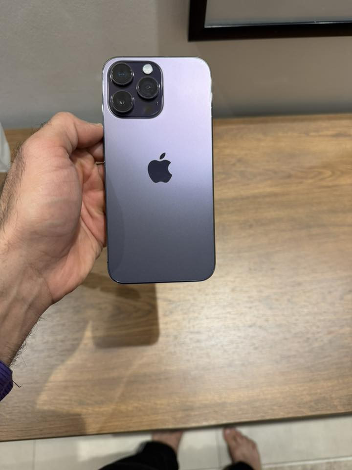 سلام عليكم ايفون 14 برو ماكس 256 ازرك غراضة كاملة كارتونة وواير شحن اصلي مالتة البطارية 78 مبدل بي شاشة صار سنتين السعر ب575 
رقمي ***********
