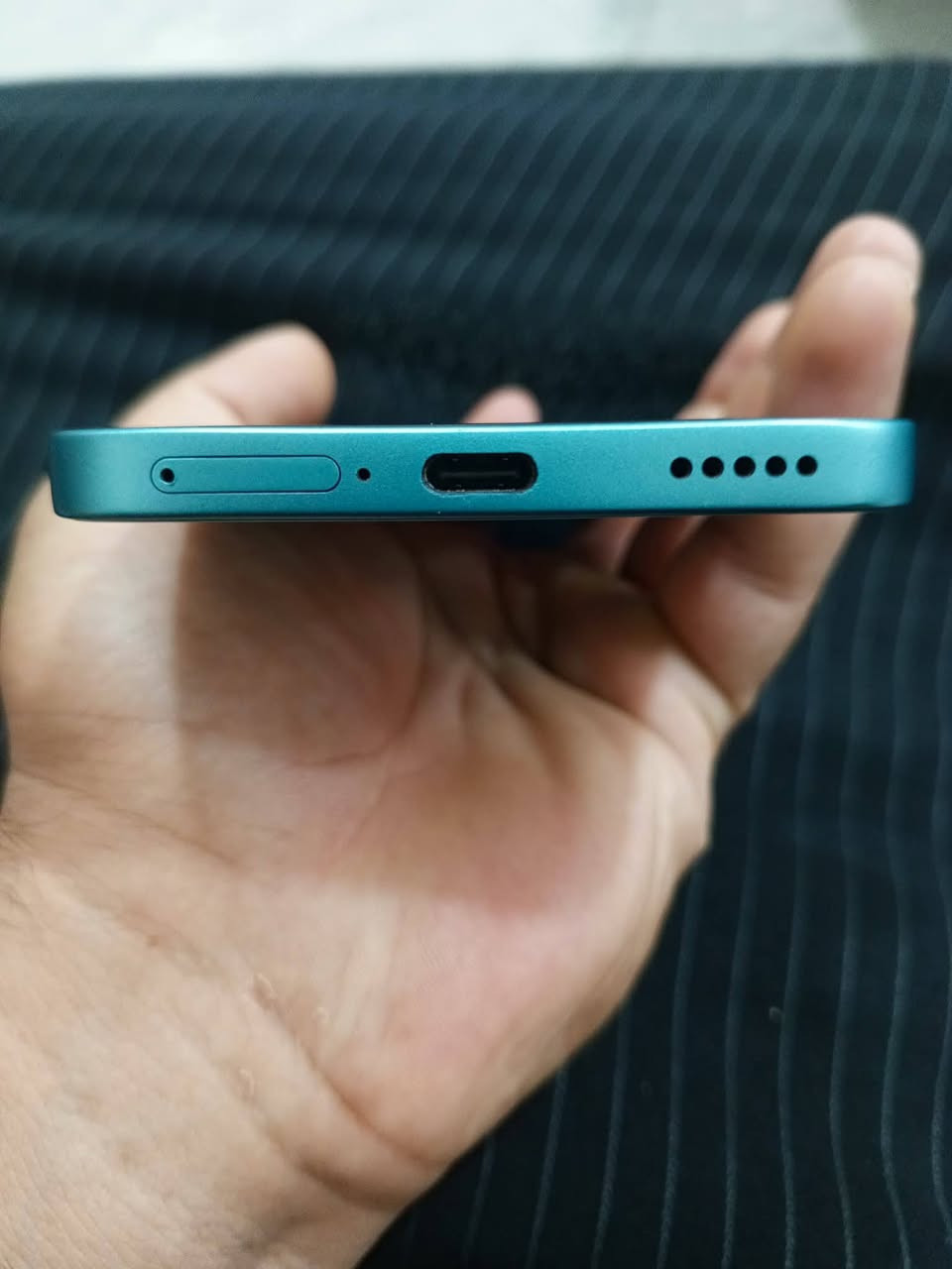 سلام عليكم 
هونر 400 لايت 5G
لون اخضر 
نضيف كلش بدون شخط 
خفيف بالوزن و نحيف 
شاشة اموليد 
هرتزية الشاشه 120hz
الذاكرة 256
عشوائيه 8+8
كاميرا خلفية 108 ميكا
زر الكاميرا الذكي
الكاميرا الاماميه 16 ميكا 
بطاريه 5230 
شاحنه بقوة 35 واط تايبسي 
كامل ملحقات كارتون +شاحنه +كفر ..
بغداد بلديات 
*********** بي واتساب 
ما عندي توصيل 
عارضه 300 بي مجال
