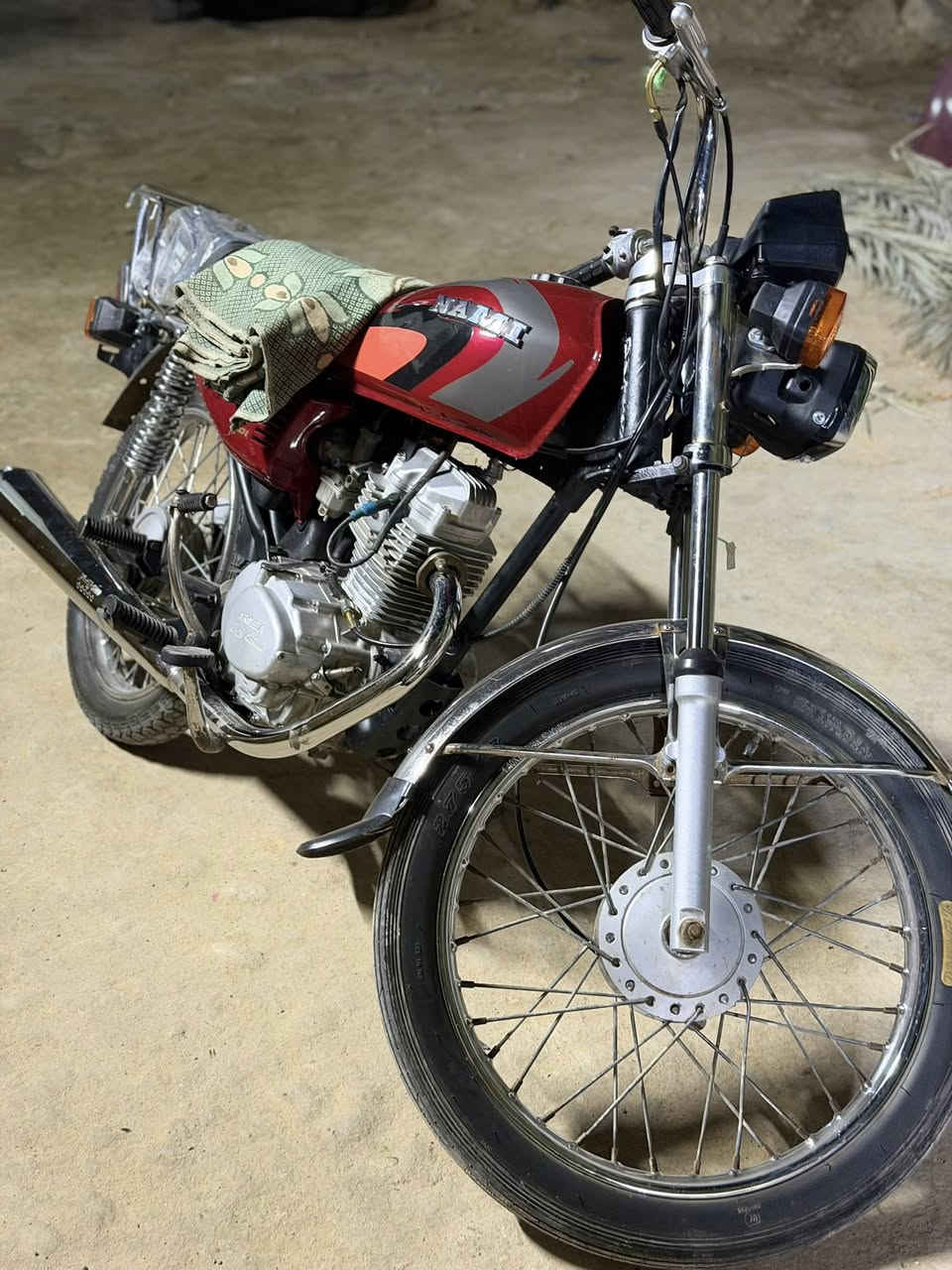 السلام عليكم. اربعه كير للبيع مديل 15شلامجه أوراق أصوليه. الدراجه تعمير جديد. حلو او نضيفه ماناقصه برغي.  العنوان كربلاء قنطرت السلام. لاستفسار عله الرقم ***********
