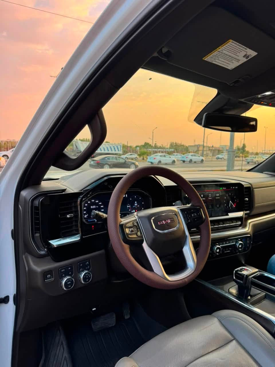 سلام عليكم البيع سيرا مديل 2023 رقم اربيل تحويل وكالة باب طويل بدي قصير  فول موصفات عدة فتحة داخل عسلي فول 
محرك لمرغوب 5300 كلش جديدة  حادث فقط جاملغ تبديل احلة من صور بهواي السعر 338مستعجل على بيعة مكاني بصرة
رقمي ***********شراي ينتصل
