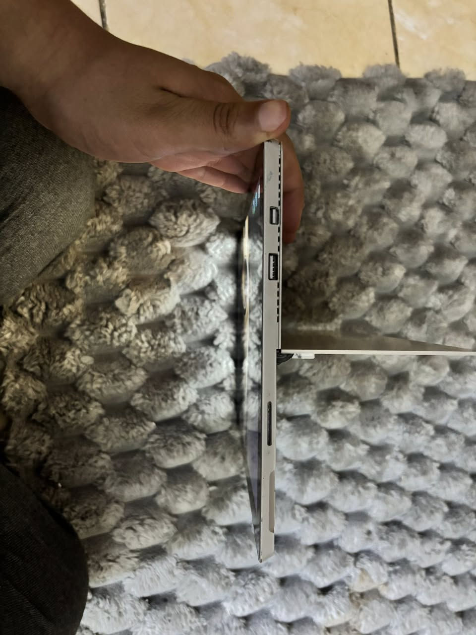 لابتوب سيرفس برو 
رام 8 
كور اي فايف 
هارد 256 
الشاشة لمس fullll HD دقته حيل حلوه وسلسه
على اول تم ١٣٠ الف وبالعافيه على الي ياخذه جهاز يخبل


**إذا كنت صاحب هذا الإعلان وتريد حذفه لأي سبب، رجاءا أرسل رسالة إلى الدعم الفني**