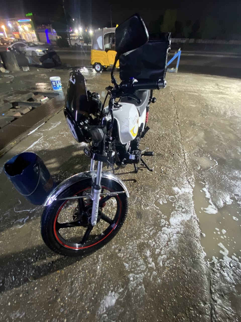 سلام عليكم دراجة يراني سونك ماكس موديل ٢٠٢٥كلش نضيفه دراجه مكينه سبانه محاط عليه الله شاهد دراجه من طلعته من المعرض نطوني بس منفيس ولمنفيس ضايع يطلعو ب٢٥الف اكفله الك من سوقه ومن عشاير ومن كلشي السعر٩٠٠وبيه مجال اليجي  ما رجعه هاذ الرقم ***********واتساب فقط مكاني بغداد شهداء البياع
