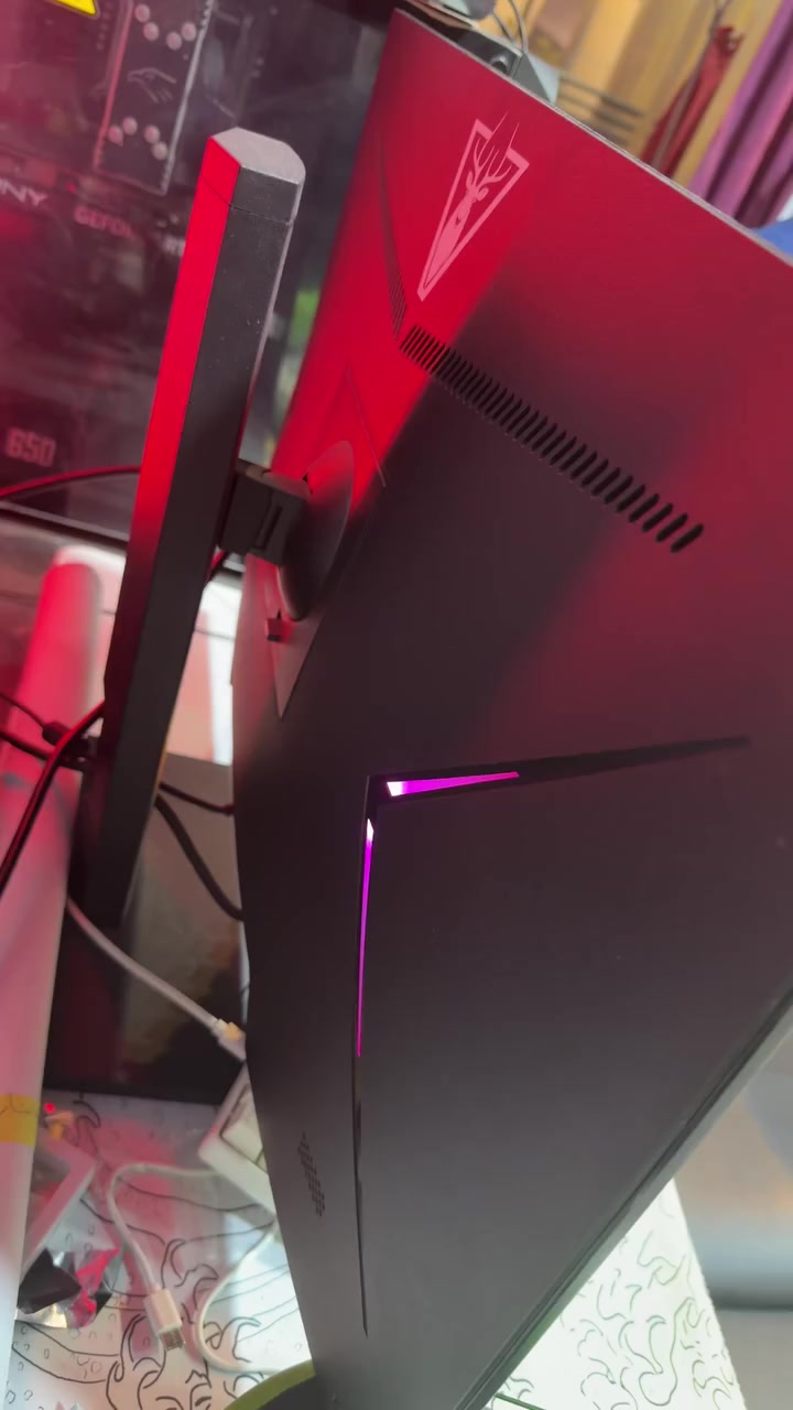 سلام عليكم تجميعه pc نضيفه للبيع بعدها لك جديده استخدام ٦ اشهر فقط

1. الشاشة: Vector D2701 Gaming Monitor (27 inch, 2K, 165Hz, Fast IPS).
2. كارت الشاشة: PNY GeForce RTX 4060 8GB.
3. اللوحة الأم: Gigabyte B760M GAMING AC DDR4.
4. مزود الطاقة: Ruix GX 650W Bronze 80 Plus.
5. مبرد المعالج: MT4 Air Cooler (RGB).
6. منظم الطاقة (UPS): Tiger Line-Interactive UPS (لحماية الجهاز وتنظيم التيار).
7. السماعة: Razer BlackShark V2 X (Green Edition).
8. الماوس: Logitech G502 SE Hero.
9. لوحة المفاتيح: ZXT Z12 Mechanical Keyboard (RGB).
10. الماوس باد: ZXT Extended Gaming Mouse Pad.

للتواصل ***********
