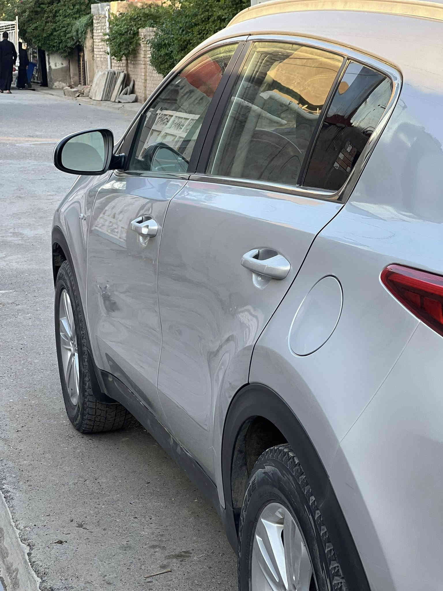 سلام عليكم كية سبورتج موديل 2018 وارد امريكي حادثة باب الصدر والباب الخلفي واحد امبدل  محرك 2400  رقم الماني مثنى مشروع وطني تحويل ثاني يوم مكاني بغداد حسينه المعامل رقم الهاتف *********** السعر 160وبيه مجال
