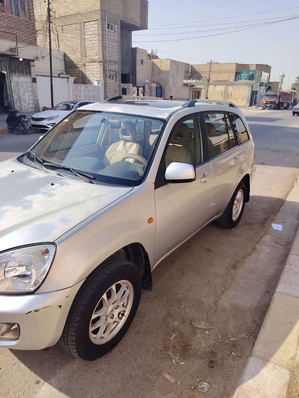 السلام عليكم سياره تيكو موديل 2012 محرك ٢٠٠٠ گير ميكانيك بيها جراد قليل رقم نجف مداور ثاني يوم السعر 55 للاستفسار *********** مكان السياره النجف
