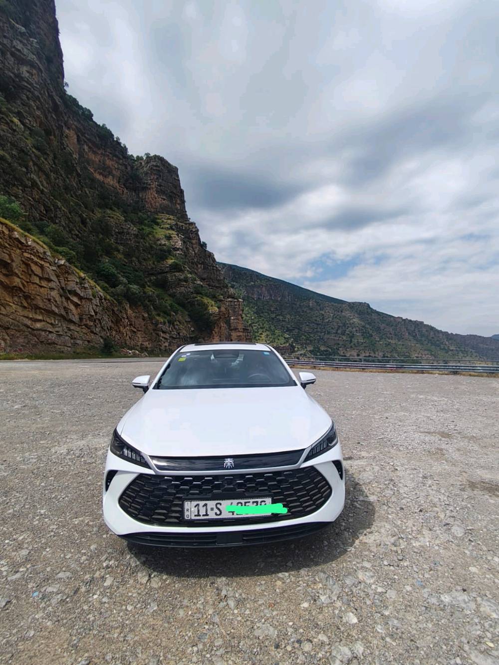 السلام عليكم.

BYD Ken Plus 2025

( السيارة فول مواصفات)

13 كامرة 
اوتو بارك 
قياده ذاتية 
مثبت سرعة 
فتحه سقف 
جام اوتو 4 
حساسات امامي خلفي 
كشن السايق كهرباء 
 
(مواصفات الفول معروفة مايحتاج اعدد بيهن بعد) 

بيها ملاحظة صغيرة بيها بارد بشفه البنيد فقط وباقي السيارة كفالة عامة 

(ماشية 5000كيلو ) 

السعر 23 مليون
رقم الهاتف ***********
