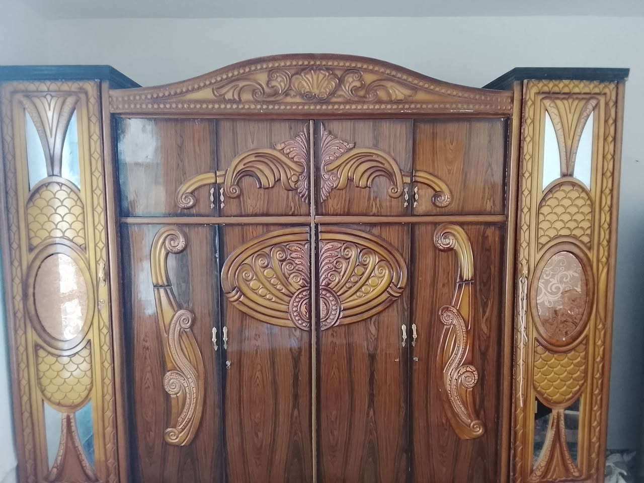 السلام عليكم غرفة اخشاب كاملة نضيفة ورخيصة ماكو هيچ سعر 300 الف مستعجل عل بيع... ملاحضة البيع بدون نقل وفتح يعني ابيعها تجي تشيلها وتروح العنوان  بغداد الدورة حي الصحة للتواصل (***********)
