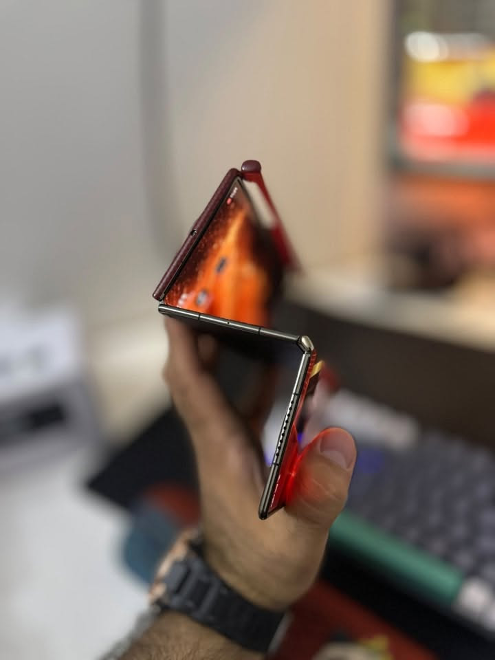 Huawei mate xt ultimate design
نظافه ٩٩ب١٠٠ استخدام قليل نسخه الصين بدون كارتون مع الكفر فقط للسعر مليونين ونص ***********
