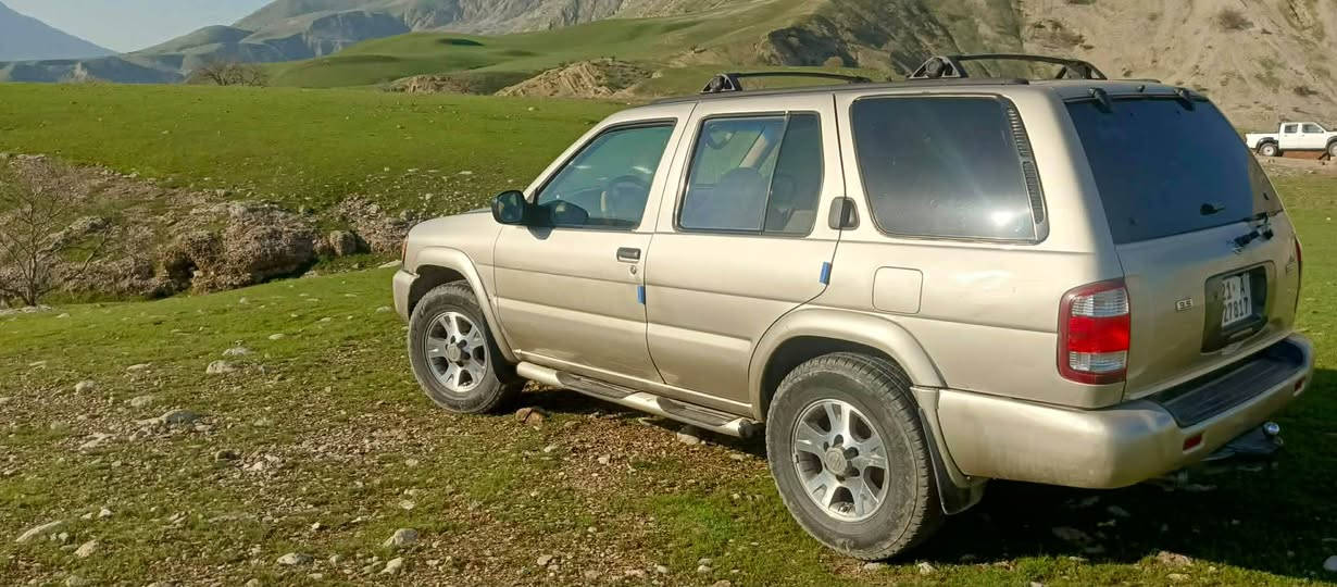 نیسان پاسفیندەر ٢٠٠١ 
پێش و دوا کەپس
گێڕ و مەکینە بە شەرت 
جام کارەبا
ڕەسمی سۆنەر دانراوە 
سەیارەیەکی بێ کەم وکوڕی
ڕەقەم سلێمانی بە شەرتی تەحویل
٦٠وەرەقەو معامەلە
گۆڕینەوە ئەکەین تەنها قەمەرە
شوێن پێنچوێن
*********** بنجوين, السليمانية

