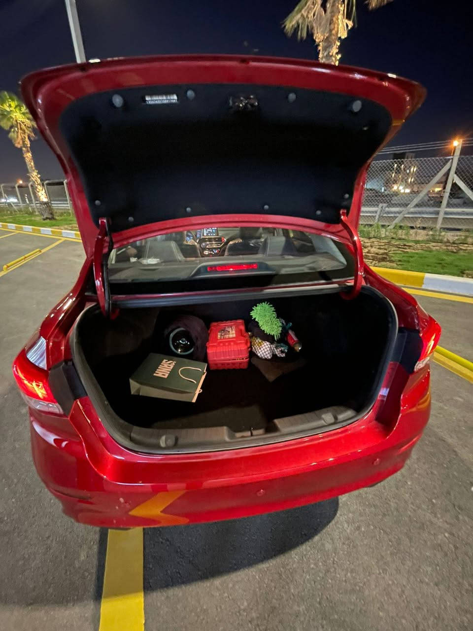 شانجان السفن موديل 2025  ضمان 5 سنين كير و محرك شركة البخيت  
 سياره ماشيه 25 كم قابل للزياده 
 محرك 1٫500 4 سلندر 
 
 اشاير بل مري. 
 هيتر بل مري. 
 كامرا خلفيه 
 حساسات خلفيه 
 فتحه سقف 
 مثبت سرعه 
 مانع انزلاق 
تحكم بل  ستيرن 

 متواجد واتساب فقط 
 ***********
 سعر 110 بغداد, العراق
