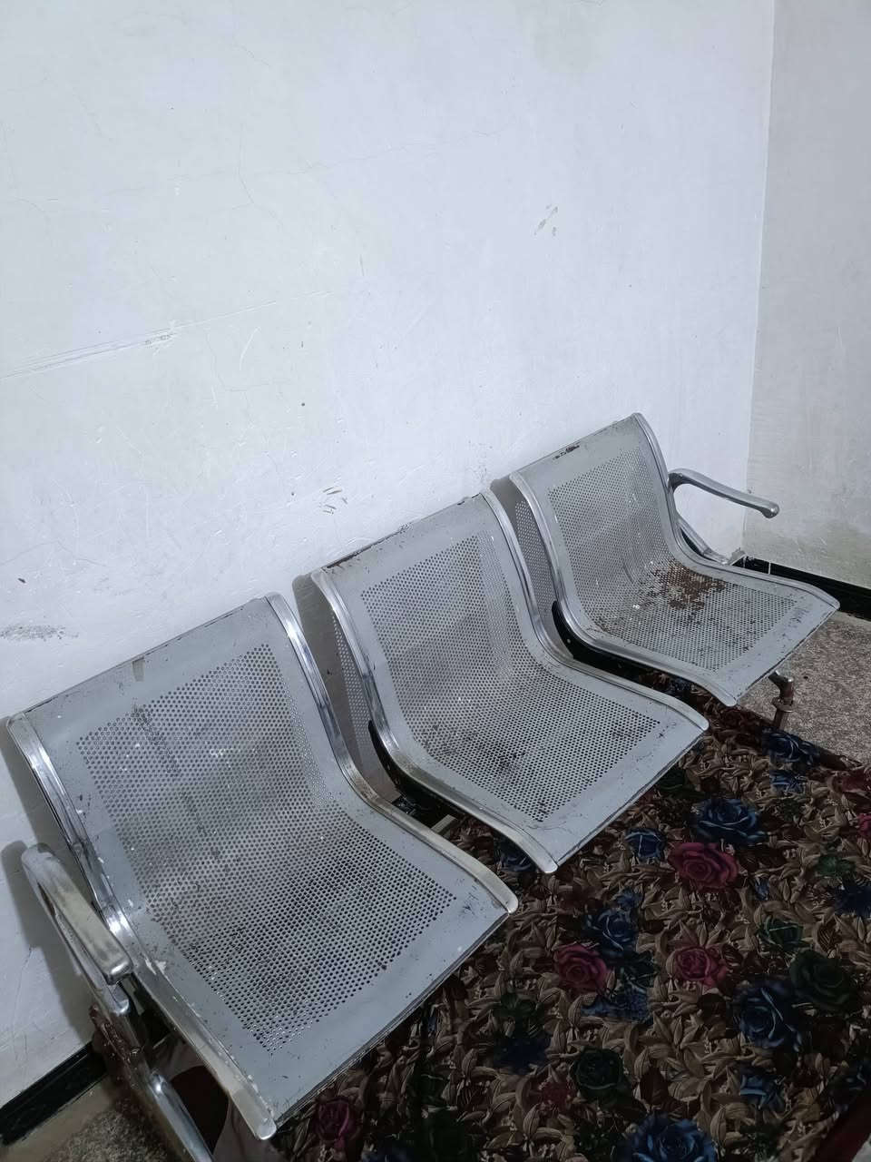 .
كراسي حديد كلشي مابيهن 
سعر مال مستعجل نهايته 30
مكان ناصريه مركز 
رقمي ***********
