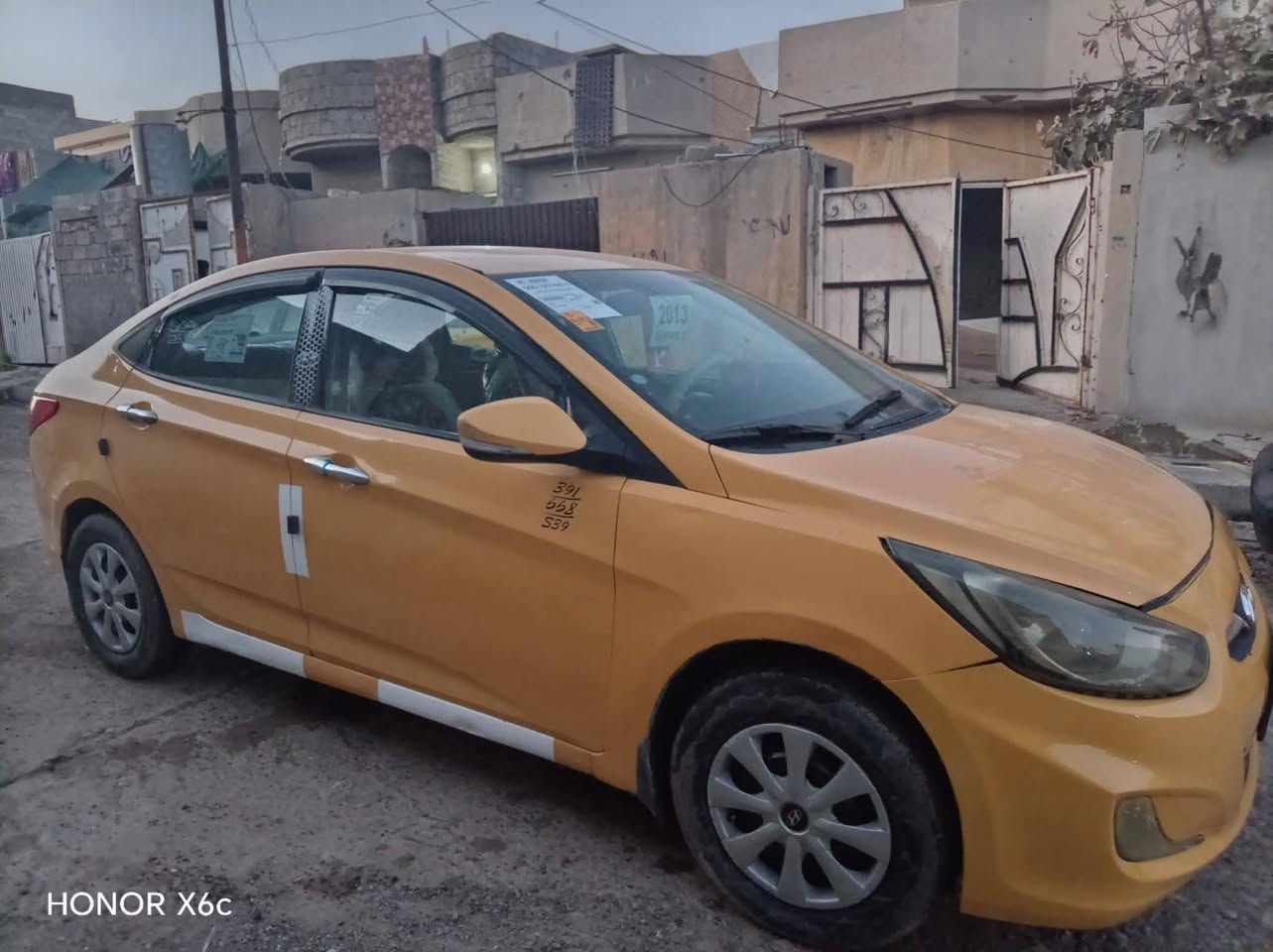 اكسنت مظلع
موديل 2013
رقم بغداد بسمي(تحويل بل موصل) 
مكينه 1600دوش شرط 
منضومة غاز 60لتر 
كير ايتي 
تبريد شرط
تدفئه شرط 
جامات كهرب 
طخم تايه جديد
تحكمات ستيرن
شاشه اصليه
طخم سماعات اصلي
هيئه وغرامات صفر 
سياره ضررها موضح بل صوره بدون تكم وسقف  
سياره جاهزه عل اخر حبايه متصرف عليها ربع
بيع او معارض مع افانتي او الانترا مضرر السعر(85)
الاتصال على رقم *********** / ***********
اسيا بي واتساب فقط 
مكاني موصل/الهرمات
