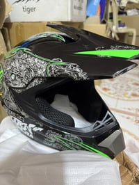 مقاس M • جديدة بالكارتونه • للموتر