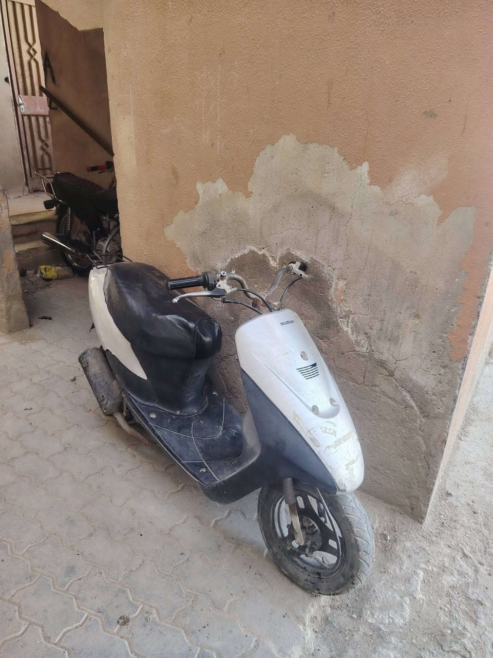 للبيع سعر 90 وبيه مجال قليل شغاله بس ابيع كوم حديد مفتوحه الدراجه بس عوزه تنضيف كابريتر او تبدله  بعد احسن وطبيعي دراجه شلعه قويه كلش ابيع من الباب مو شراي لا يراسل مكاني العمارات الجديده


**إذا كنت صاحب هذا الإعلان وتريد حذفه لأي سبب، رجاءا أرسل رسالة إلى الدعم الفني**