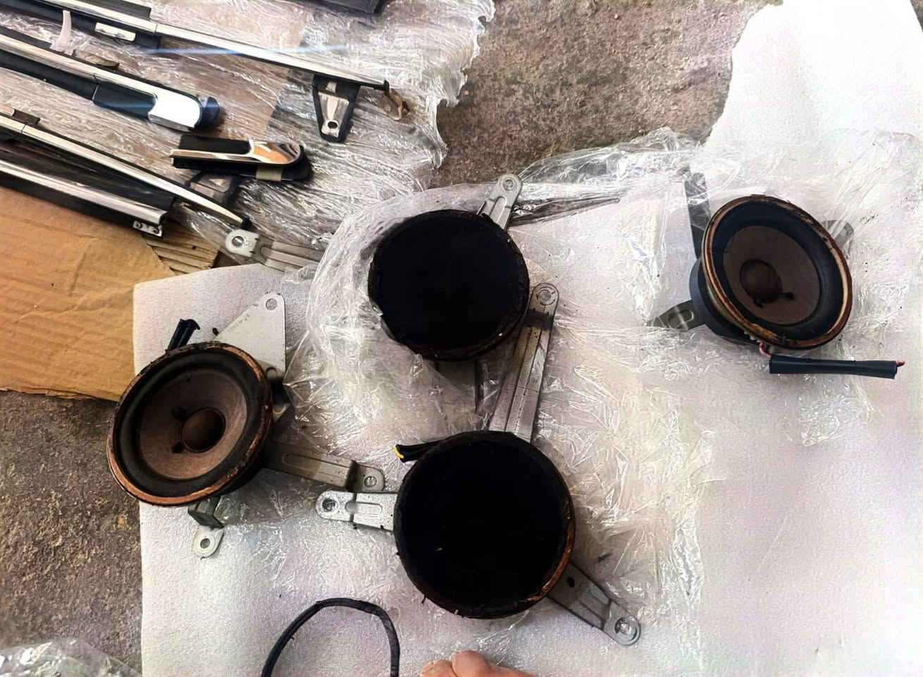 بطاين.     سماعات.  قفل.  ماطور.   هارتوب 
العنوان سوق الشيوخ طريق العكيكه السايدين مجمع الاصدقاء ***********.  واتساب
