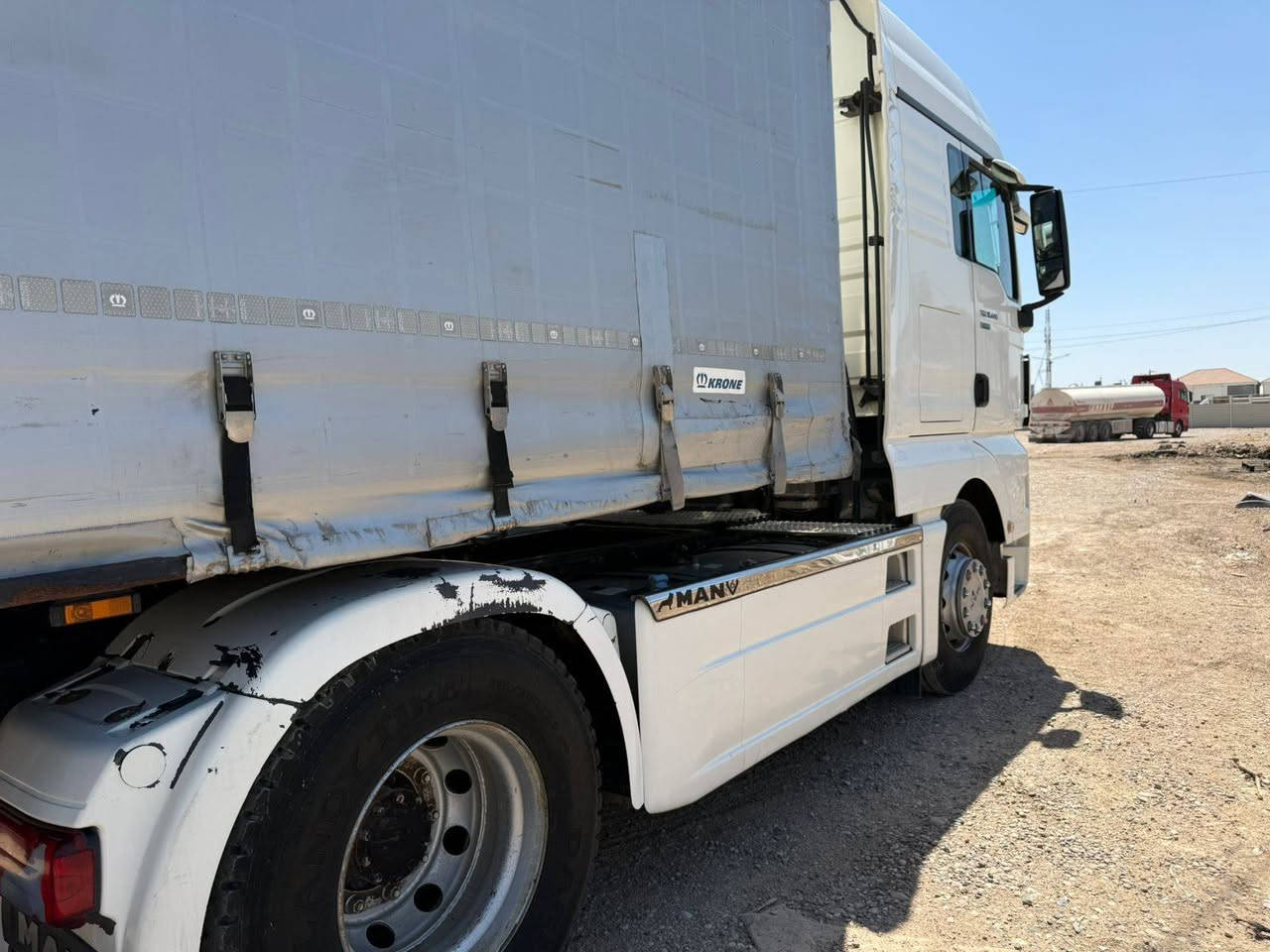 سلام علیکم مان تریلە مودیل 2013 تك سوپر حجم محرك440 فوول مواسفات عربانە نوع کرونە مودیل 2015مکفول کفالە عامە جاهز للشغل عنوان کلار رقم موبایل ***********

