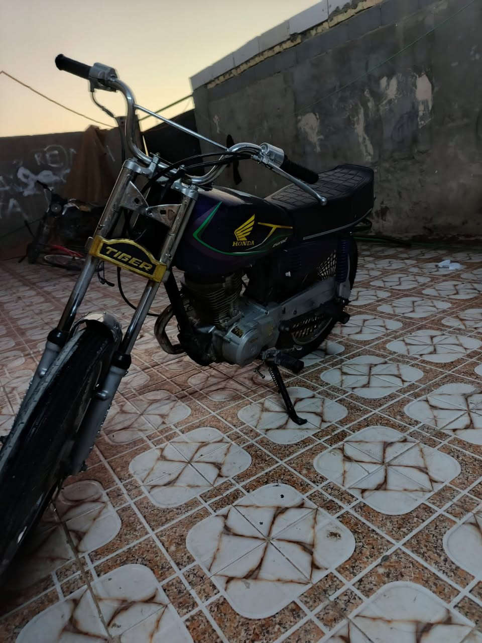 ***********
دراجه تايكر أوراق سكنر سعر 350 وبيهاا مجال الشراء يتصل مكان كربلاء
