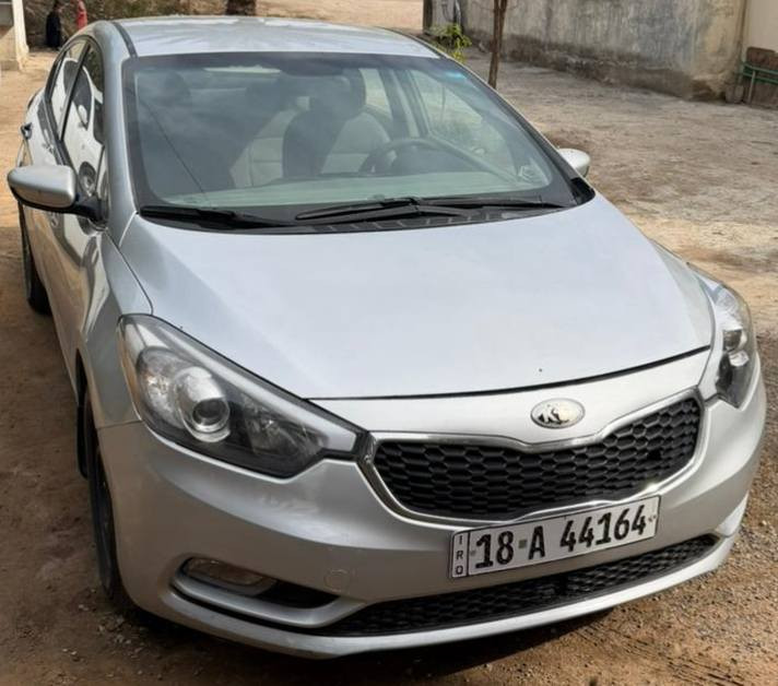 كيا سيراتو للبيع بيها مكانات صبغ عدى القماره مكفوله من الضربه والگلبه والشواصي سياره جديده ومكفوله من كلشي محرك كير تبريد حداديه محرك ١٦٠٠ سياره متل جنيان سنويه ورقم جديد السعر ١٠٠ وبيها مجال للشراي المكان النجف الكوفه للاتصال ‏‪***********‬‏
