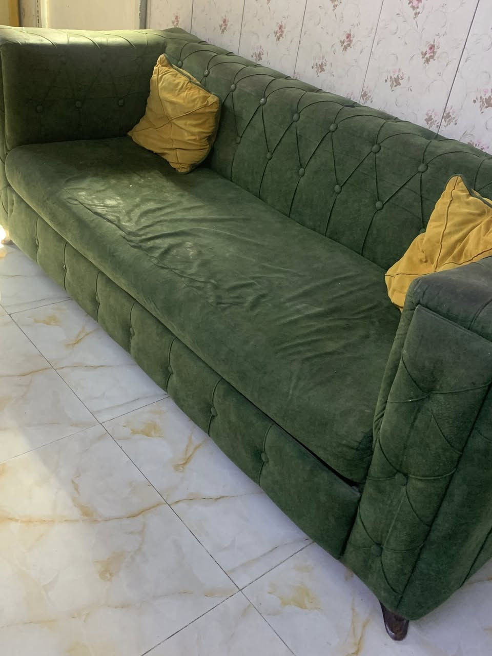 السلام عليكم عندي هذا التخم للبيع
احد القنفات يحتوي على مجر سفلي
100  وبي مجال
***********
