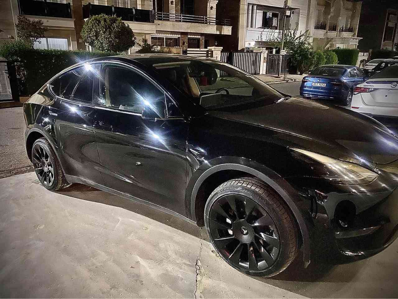 Tesla model y 2023 dual motor long range 
١٥ هه زار رويشتوه 
١ پارچه سبوغه
*********** أربيل, العراق
