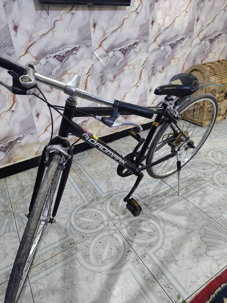 سلام عليكم بيسكل رياضي مثل ما موضح بل صوره ياباني باله مو صيني كله شغال سعر 100 مكاني بغداد الشعب 
***********
