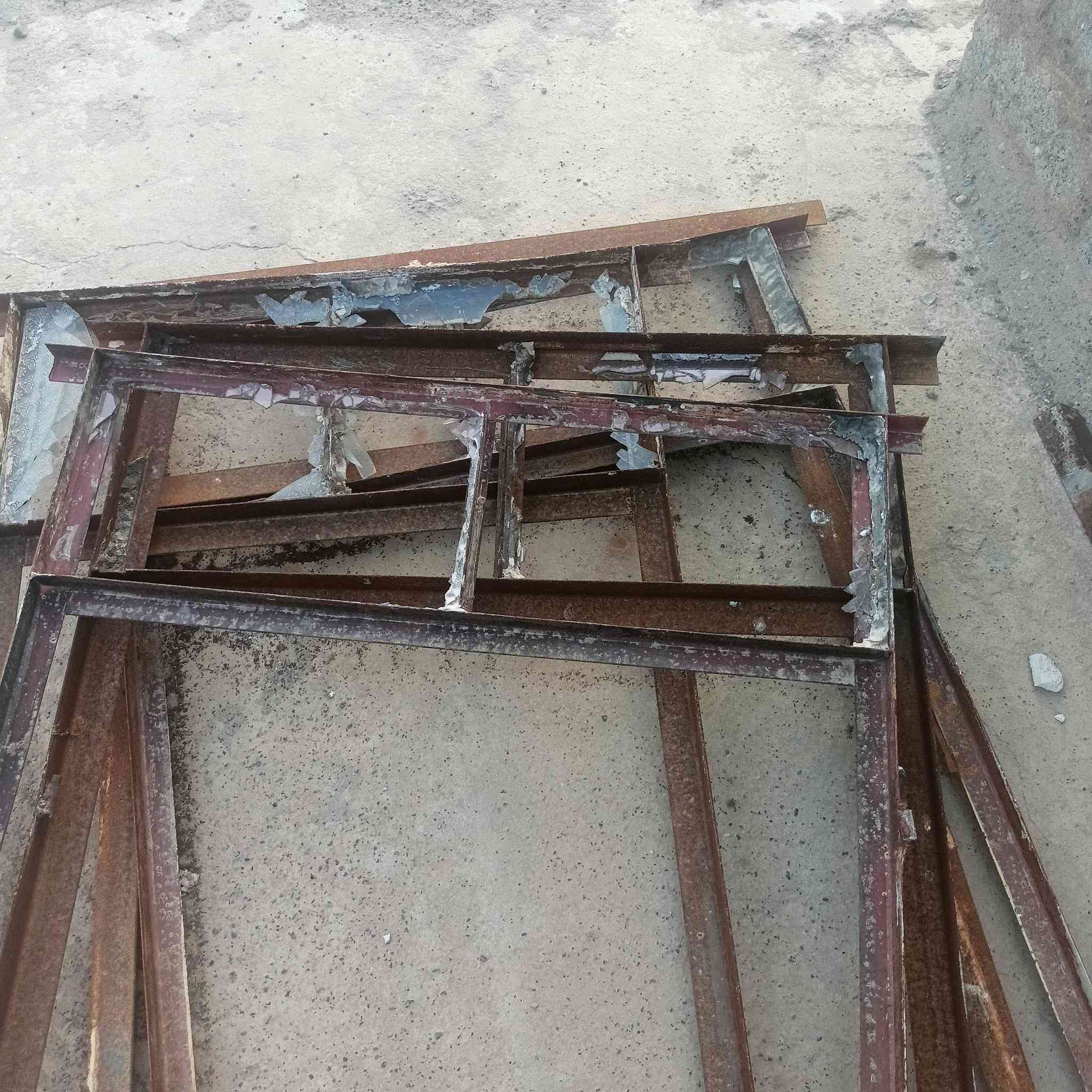 السلام عليكم ملابن حديد عدد 5 وباب واحد اتصل وتدلل***********
